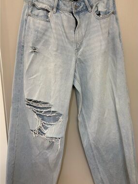 American Eagle Light Blue Distressed Men’s Jeans